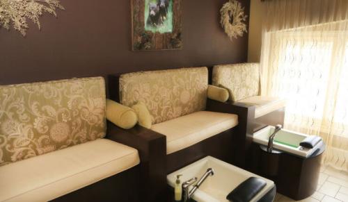 brasstown-valley-spa-foot-chairs-740x430