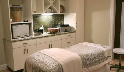 brasstown-valley-spa-room-740x430-Copy