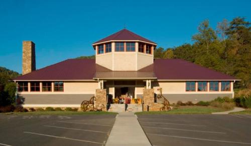 brasstown-valley-stables-front-740x430