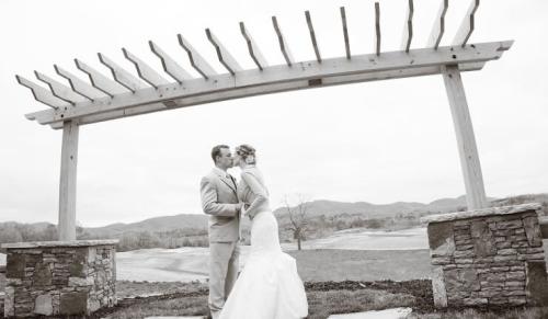 brasstown-valley-weddings couple-740x430